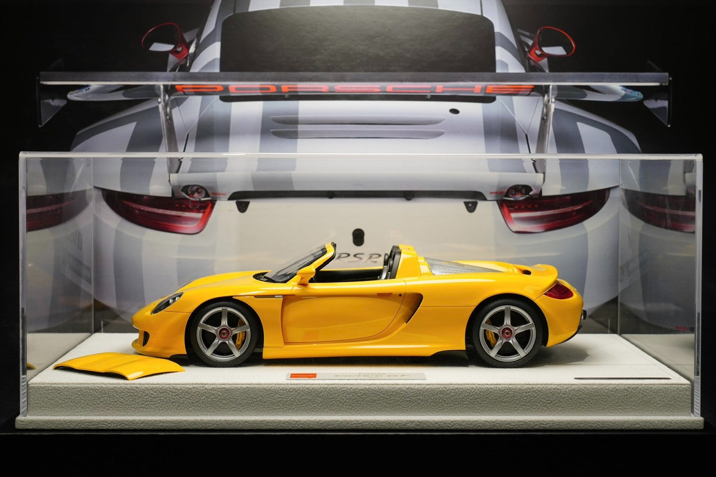 MAKE UP 1:18 scale resin Porsche Carrera GT 2004 model car! Racing yellow color! With black and yellow interior! With a separate retractable! Limited to 60 units!
