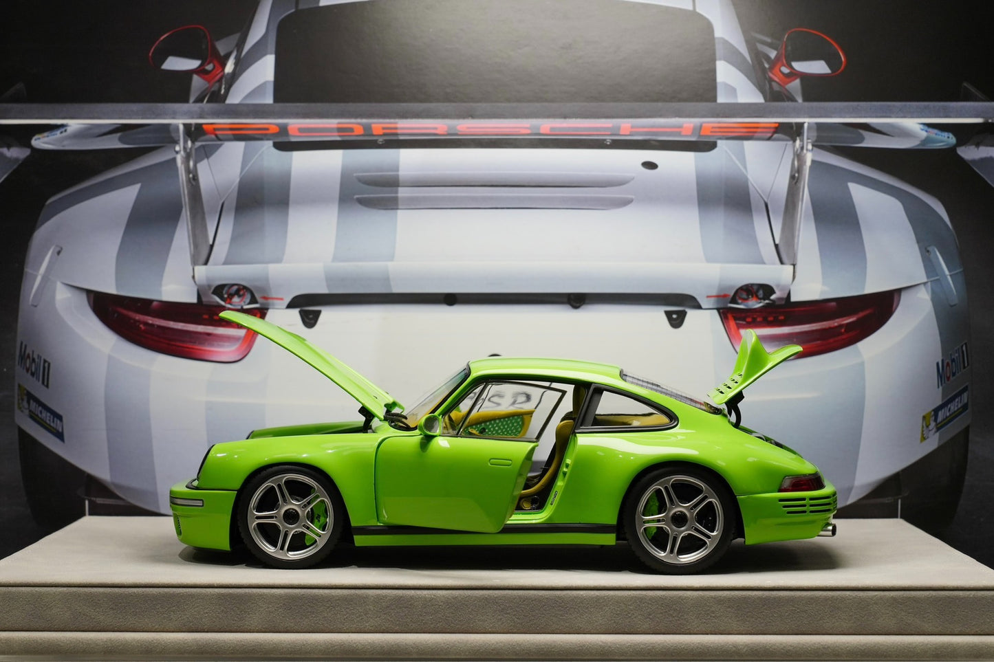 Almost Real 1:18 Porsche 964 RUF fully open car model! Fresh green color! With retro brown and beige interior! Rich detail! High cost performance! Limited to 504 units! 语气调整