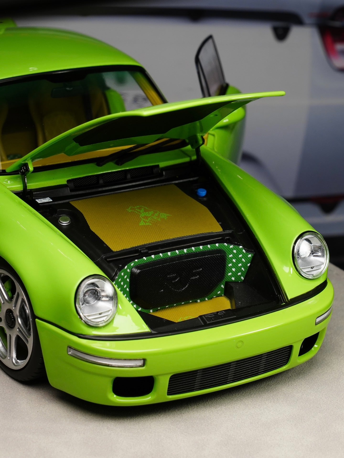 Almost Real 1:18 Porsche 964 RUF fully open car model! Fresh green color! With retro brown and beige interior! Rich detail! High cost performance! Limited to 504 units! 语气调整