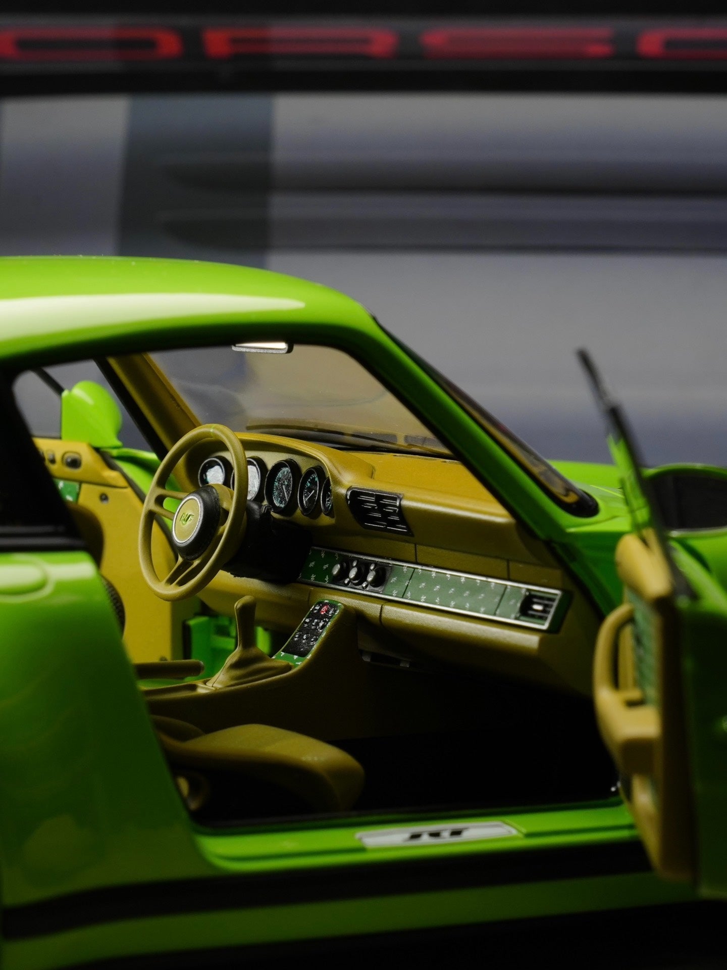 Almost Real 1:18 Porsche 964 RUF fully open car model! Fresh green color! With retro brown and beige interior! Rich detail! High cost performance! Limited to 504 units! 语气调整