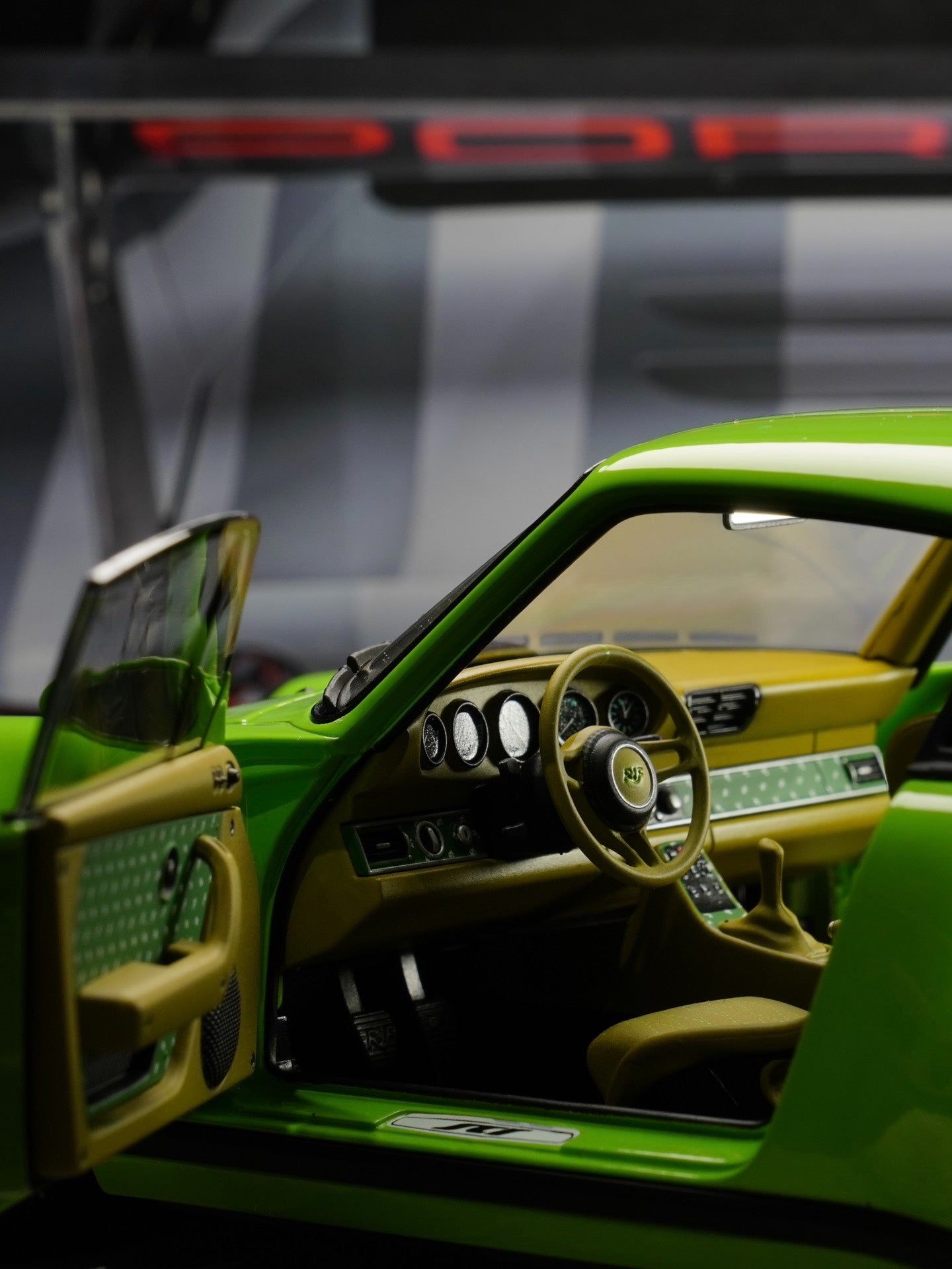 Almost Real 1:18 Porsche 964 RUF fully open car model! Fresh green color! With retro brown and beige interior! Rich detail! High cost performance! Limited to 504 units! 语气调整