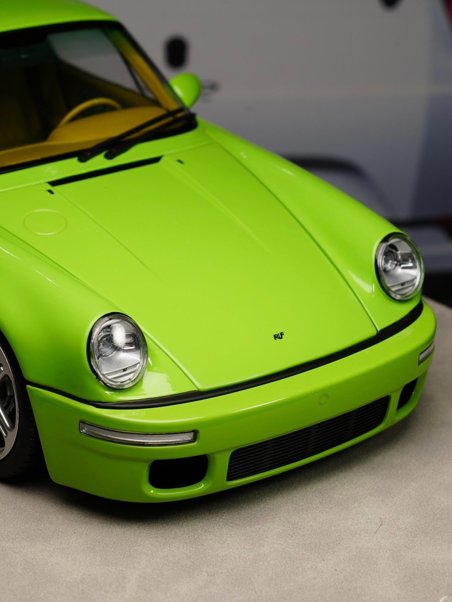 Almost Real 1:18 Porsche 964 RUF fully open car model! Fresh green color! With retro brown and beige interior! Rich detail! High cost performance! Limited to 504 units! 语气调整