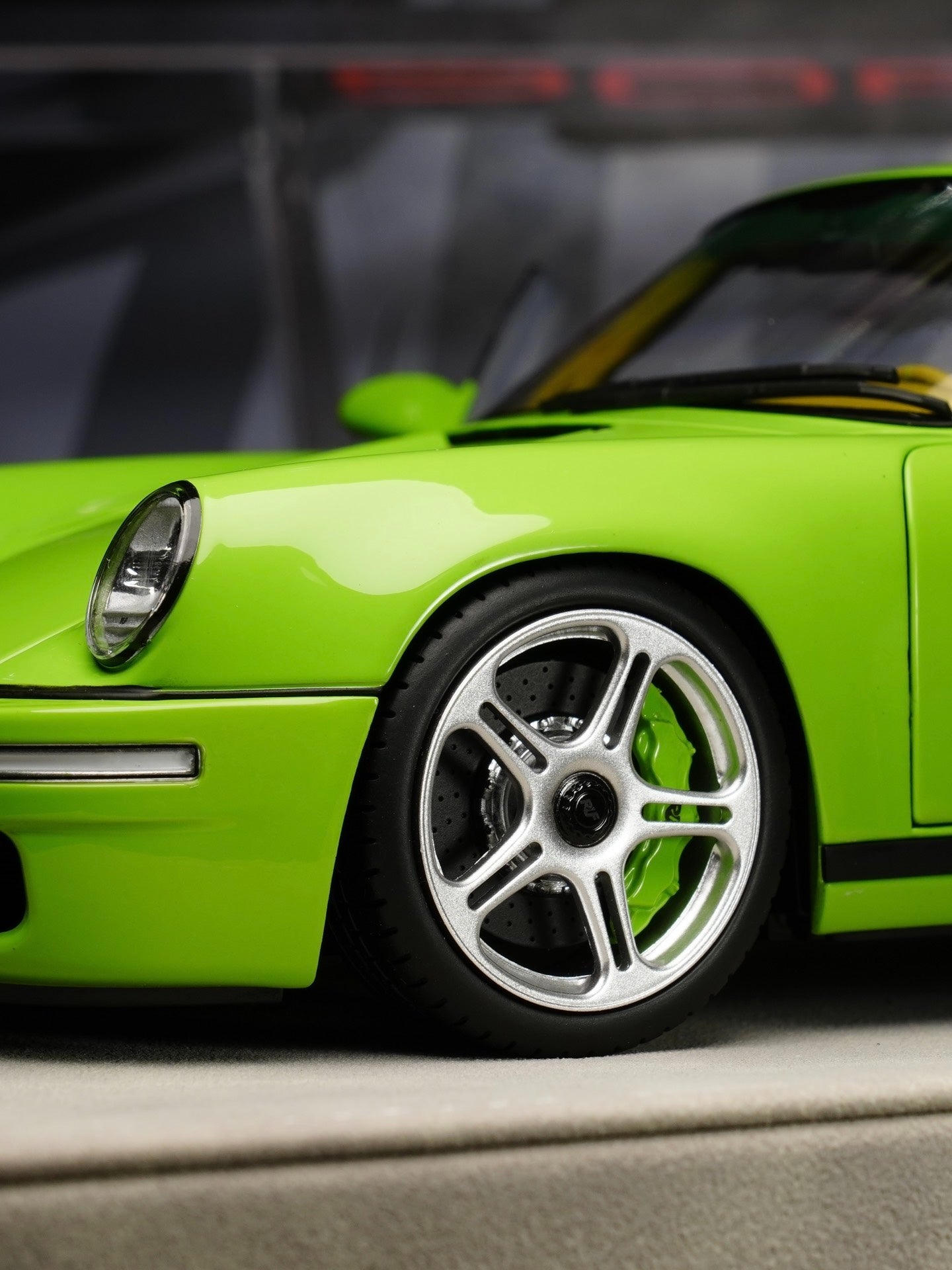 Almost Real 1:18 Porsche 964 RUF fully open car model! Fresh green color! With retro brown and beige interior! Rich detail! High cost performance! Limited to 504 units! 语气调整