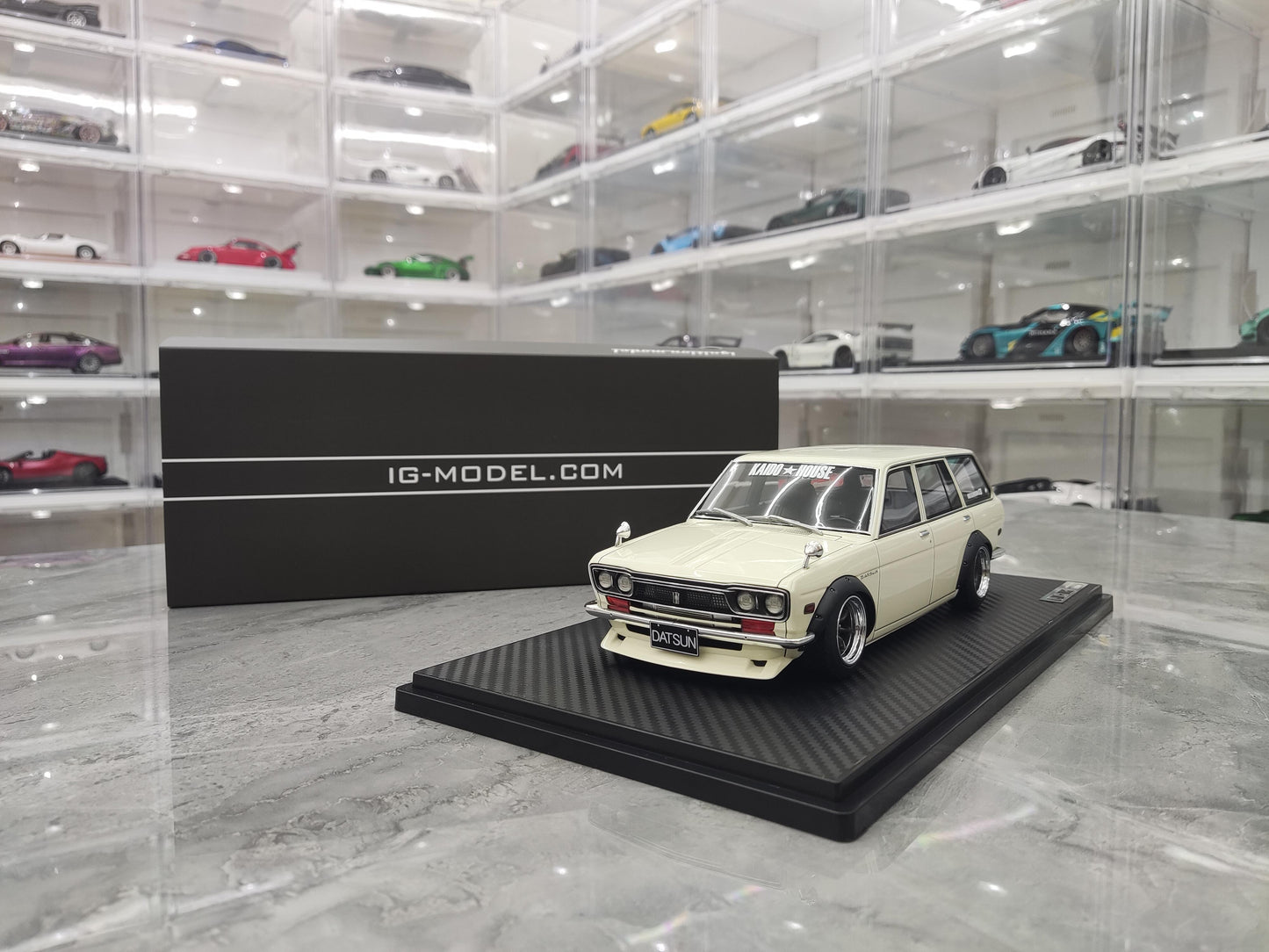 IG Nissan Datsun Bluebird 510 commercial vehicle model 1:18