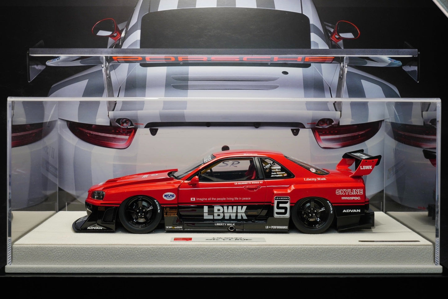 MAKE UP 1:18 Nissan GTR-R34 Super Silhouette God of War modified version of the super silhouette resin fine car model! LB5 classic red and black color! Global limited to 200 units!