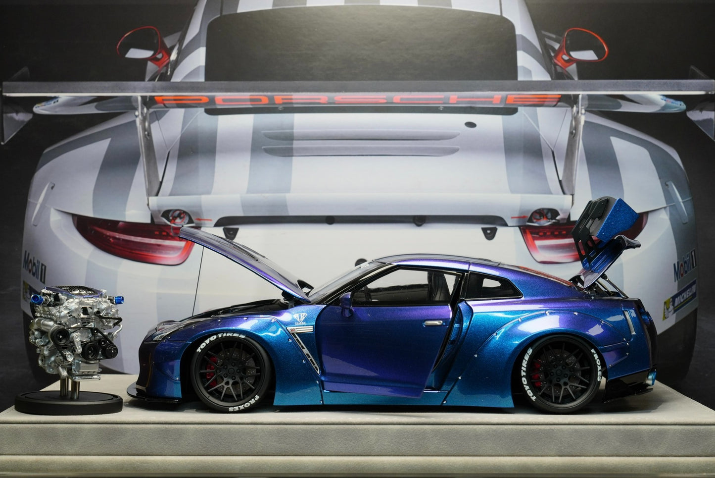 PGM 1:18LBWK kit Nissan GTR R35 full open alloy car model! Color changing metal purple color! Smooth paint surface! details! Engine display piece included! Official licensed limited to 688 pieces!