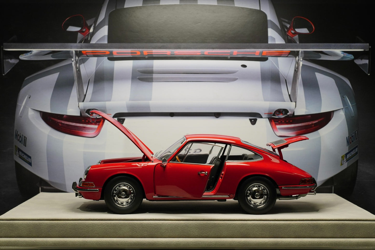 KYOSHO 1:18 scale Porsche 901 1964 alloy diecast model car with classic warning red color and plaid seats  语气调整