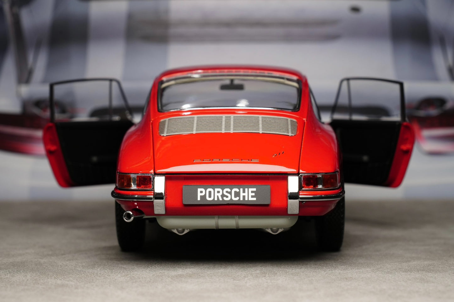 KYOSHO 1:18 scale Porsche 901 1964 alloy diecast model car with classic warning red color and plaid seats  语气调整