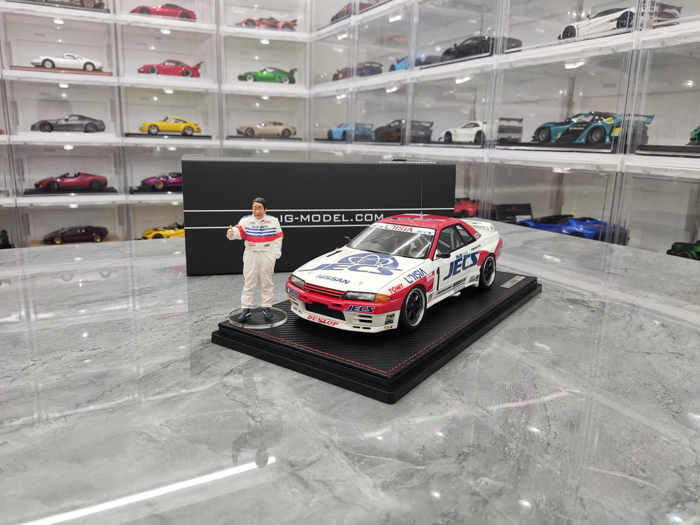 IG Nissan Skyline R32 JECS 1992 JTC with figure 1:18 diecast model car