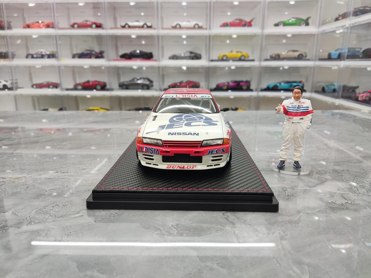 IG Nissan Skyline R32 JECS 1992 JTC with figure 1:18 diecast model car