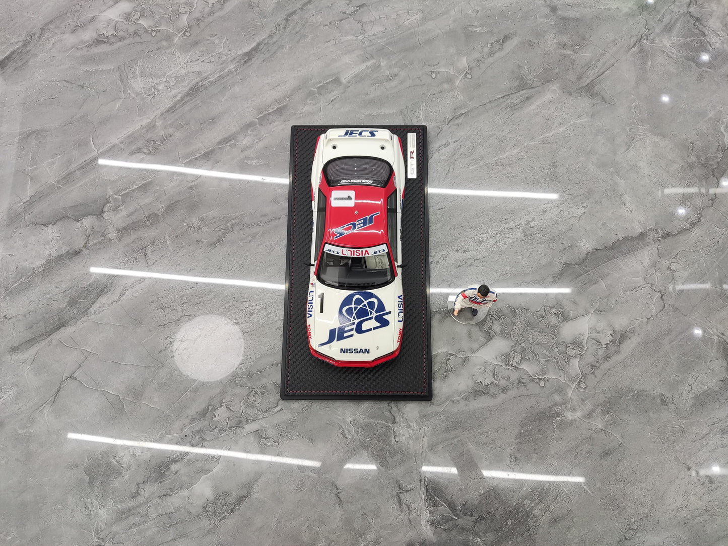 IG Nissan Skyline R32 JECS 1992 JTC with figure 1:18 diecast model car