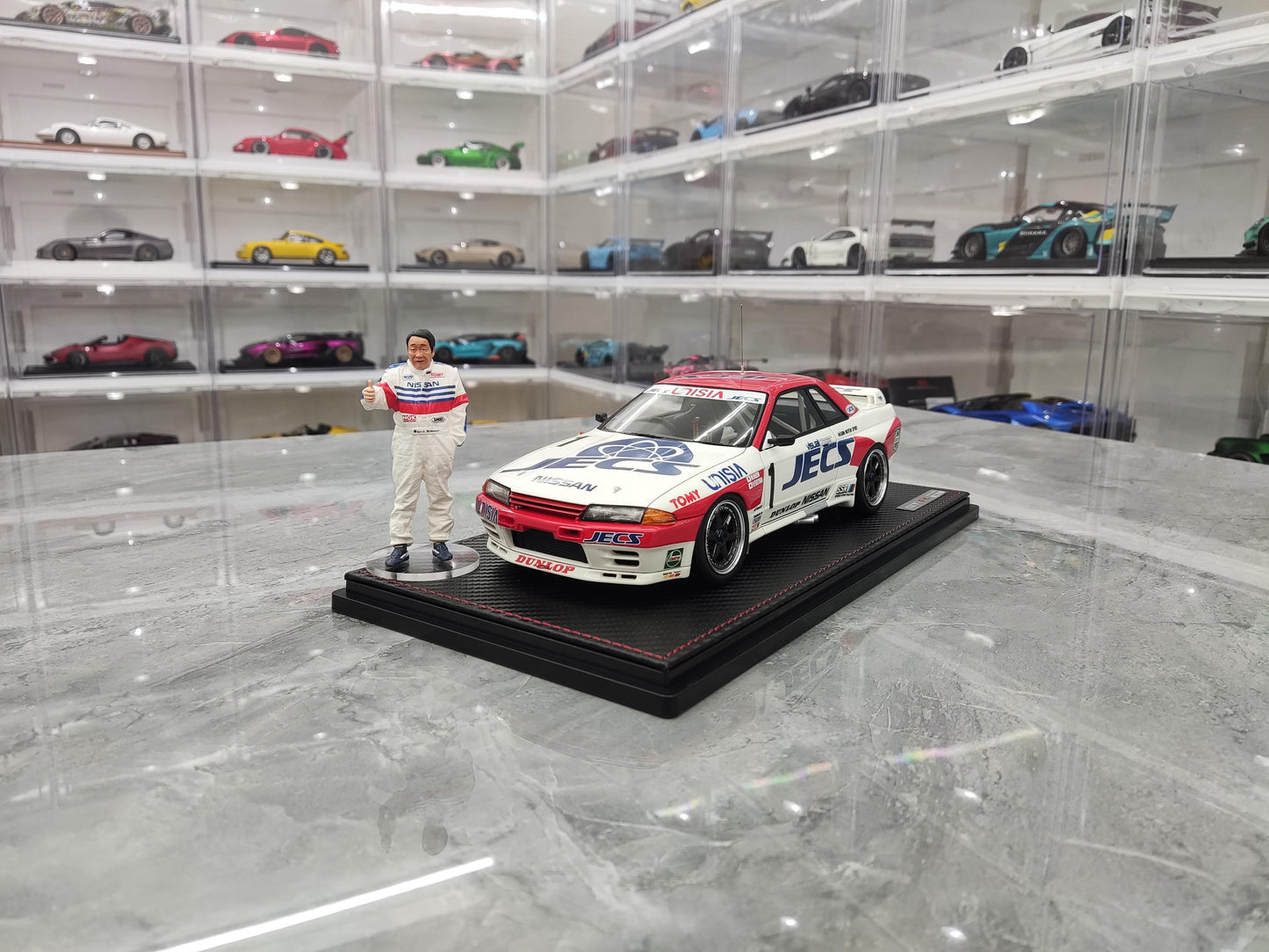 IG Nissan Skyline R32 JECS 1992 JTC with figure 1:18 diecast model car