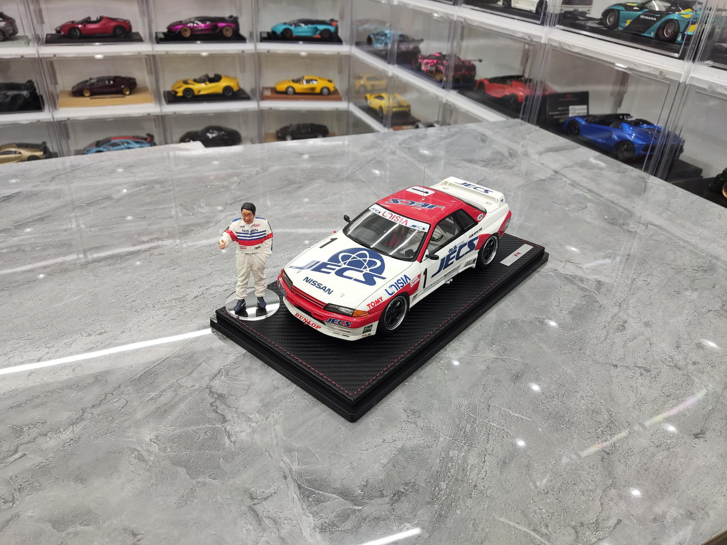 IG Nissan Skyline R32 JECS 1992 JTC with figure 1:18 diecast model car