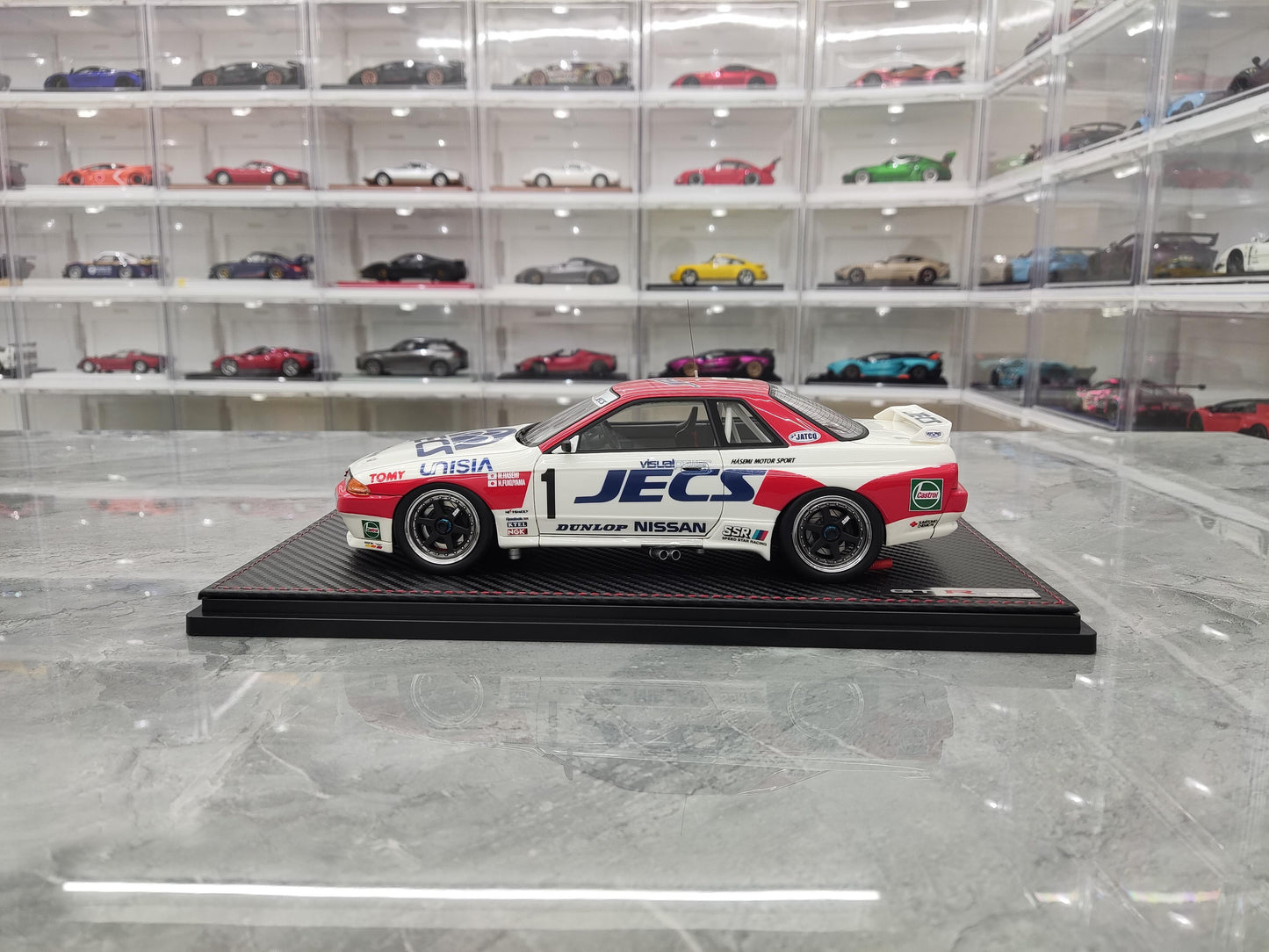 IG Nissan Skyline R32 JECS 1992 JTC with figure 1:18 diecast model car