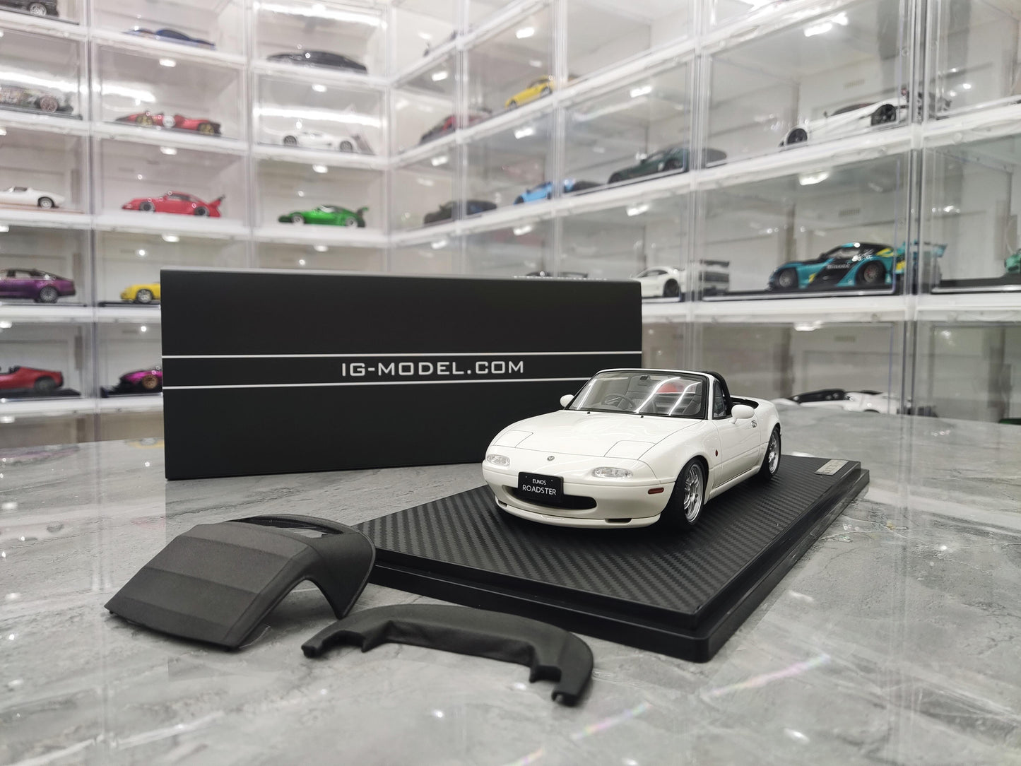 IG Mazda MX5 Eunos Roadster NA simulation resin car model collection 1 18 blind version
