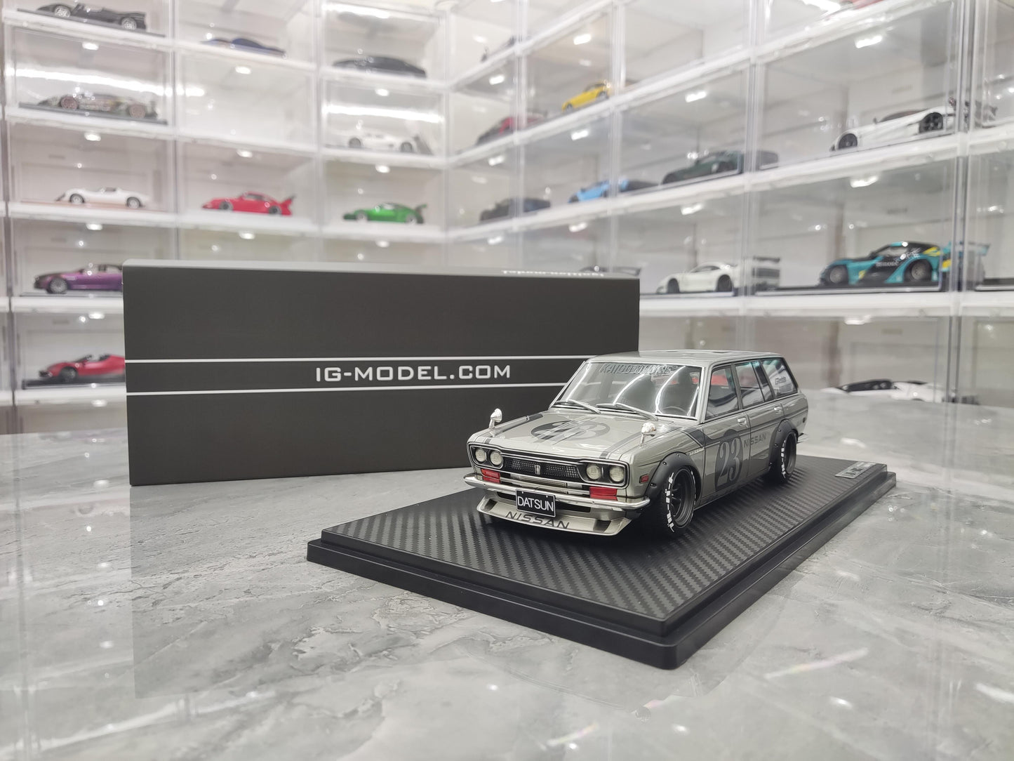 IG Nissan Datsun Bluebird 510 commercial vehicle model 1:18