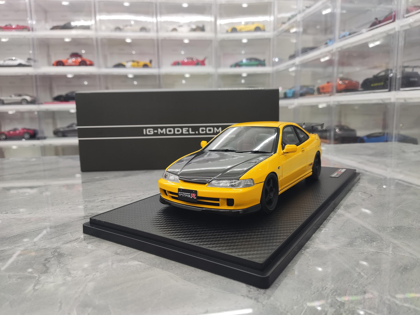 IG 1:18 scale Honda Integra DC2 Type R resin car model for collection and display.