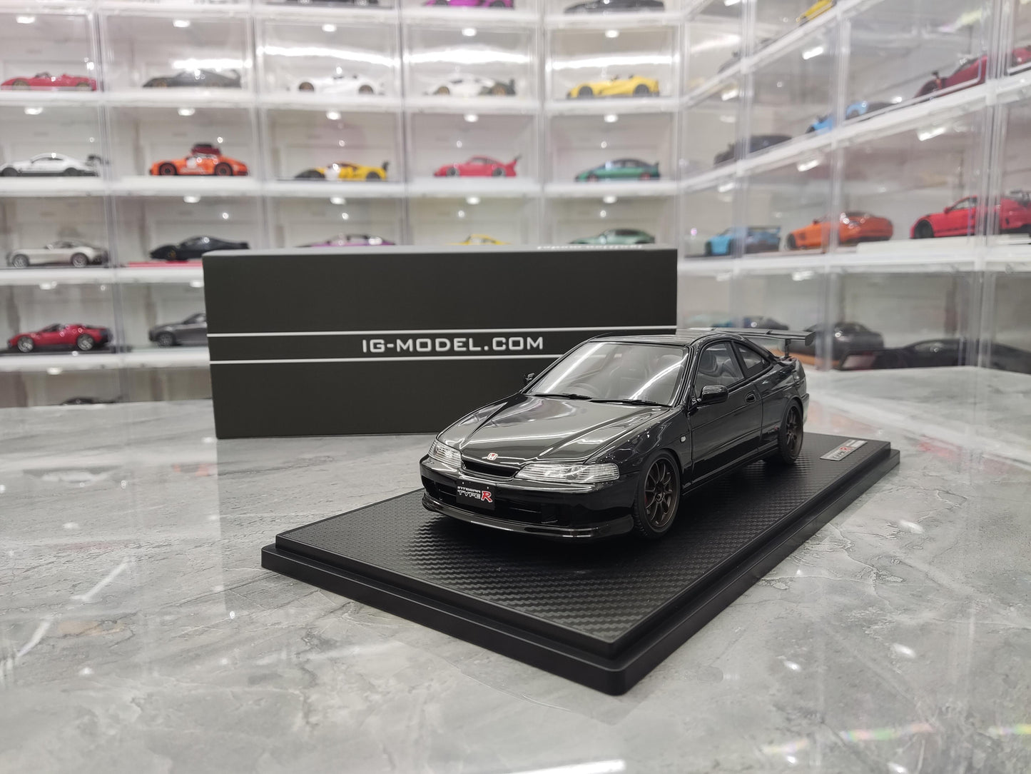 IG 1:18 scale Honda Integra DC2 Type R resin car model for collection and display.