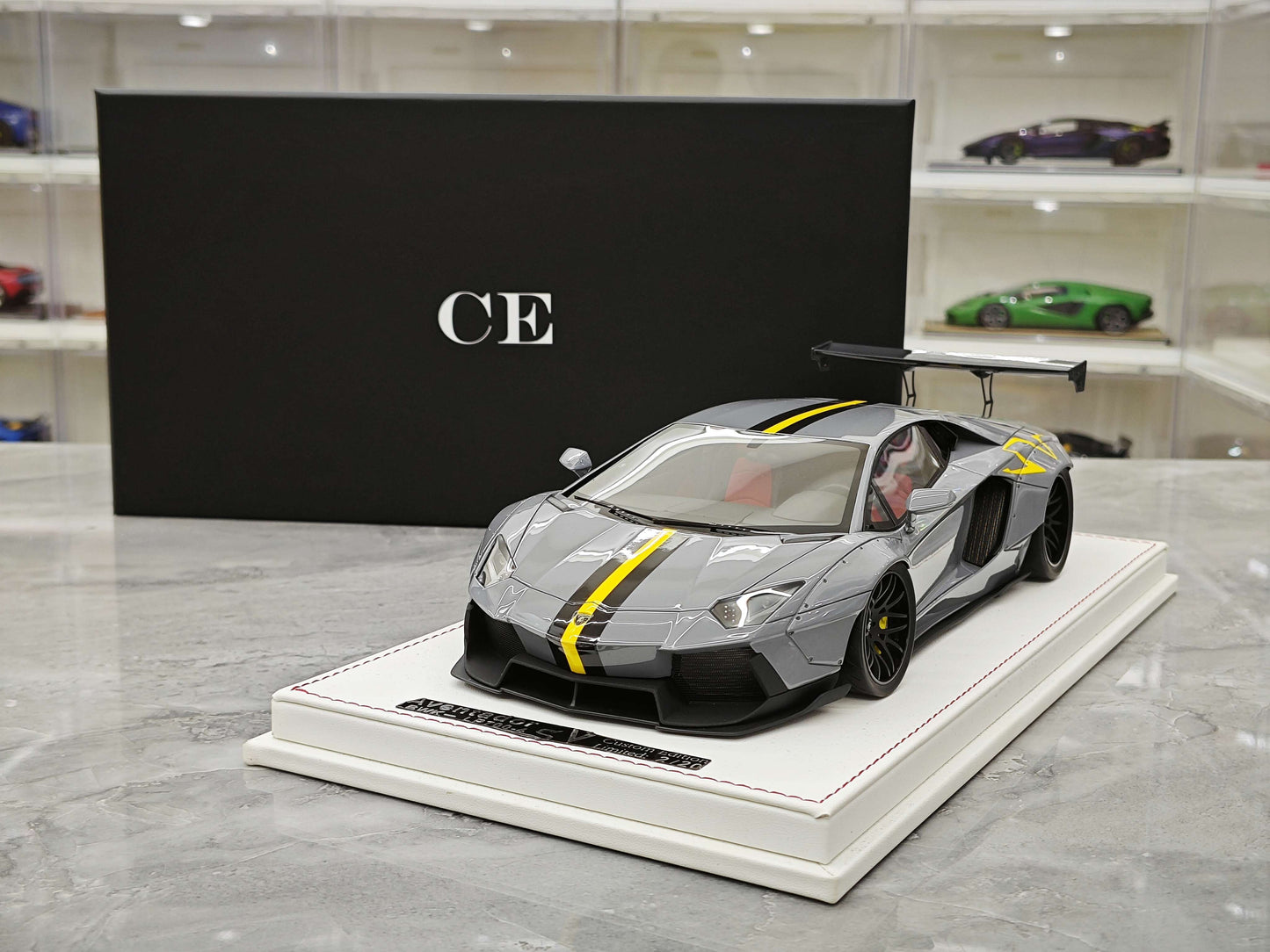 CE Lamborghini Aventador LP700-4 Limited Edition Resin Model Car 1:18