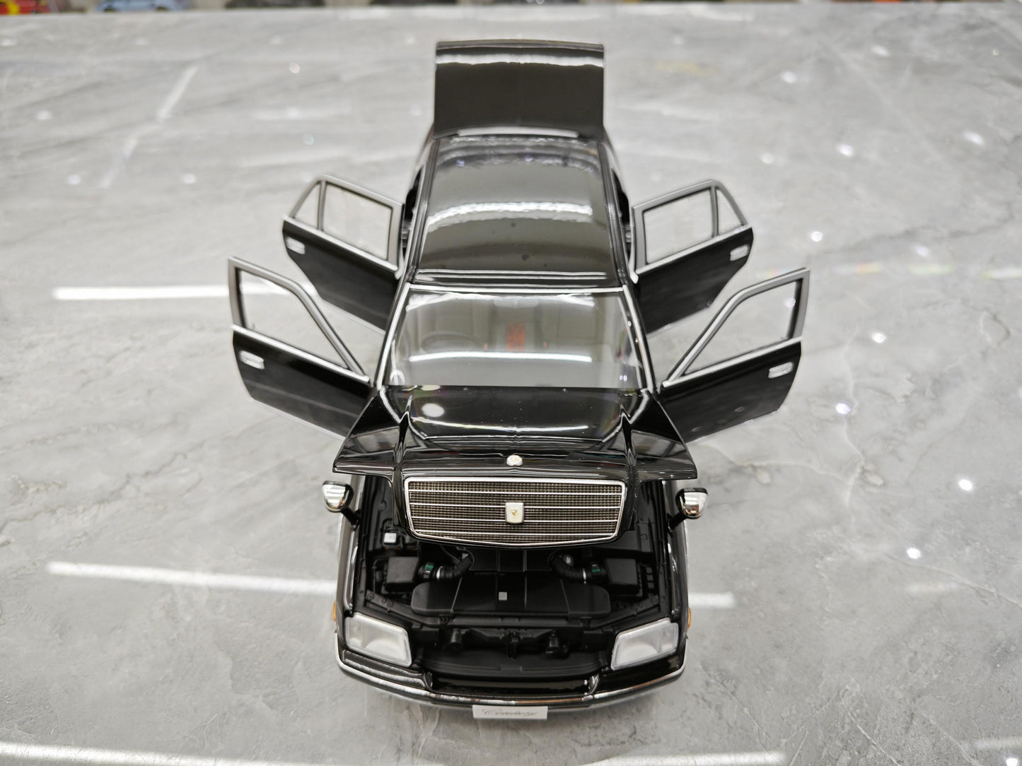 AR Toyota Century 1997 Black alloy metal car model 1:18 collection display piece