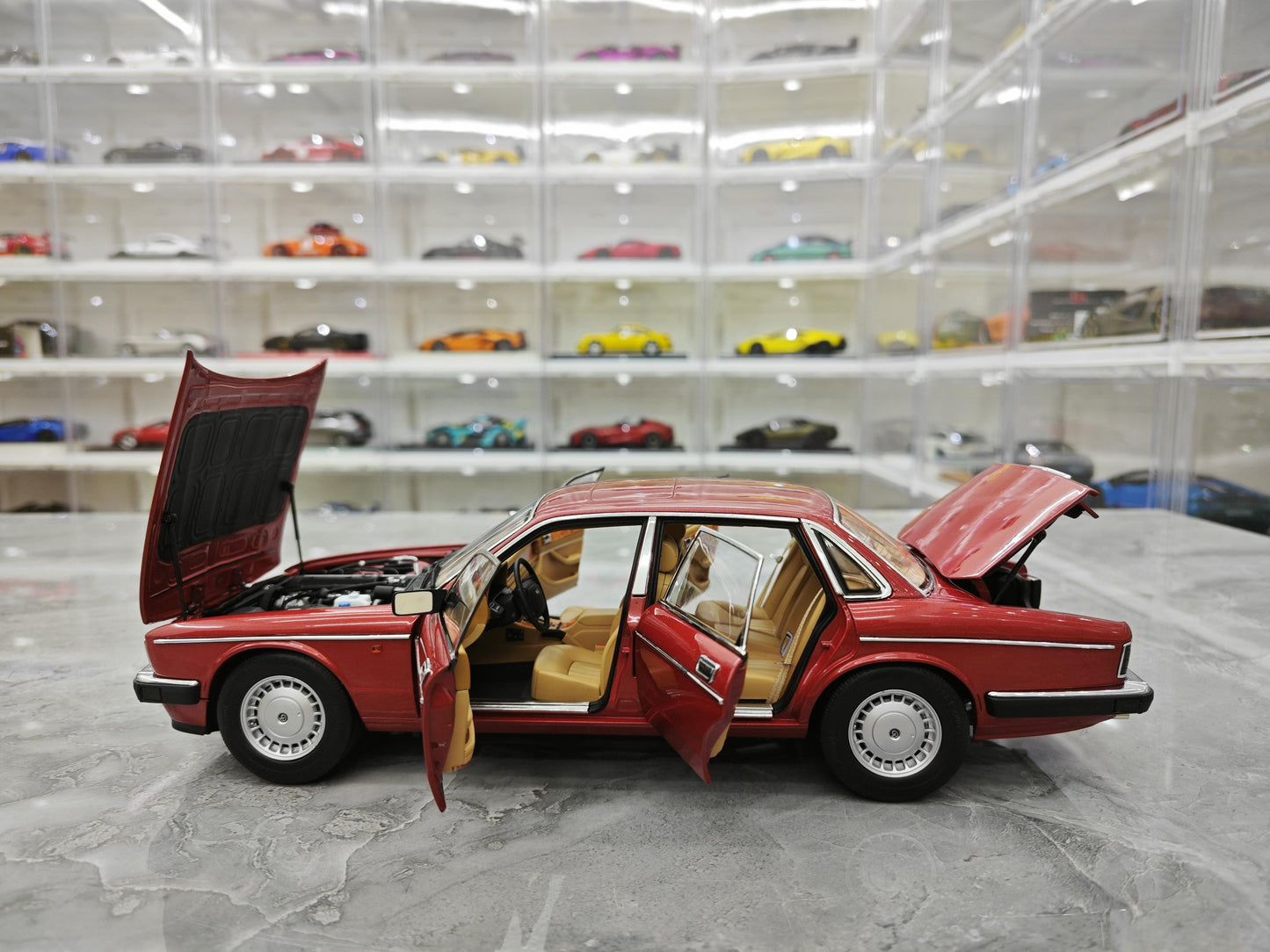 AR Jaguar XJ6 XJ40 alloy metal car model collection display piece 1:18 gift