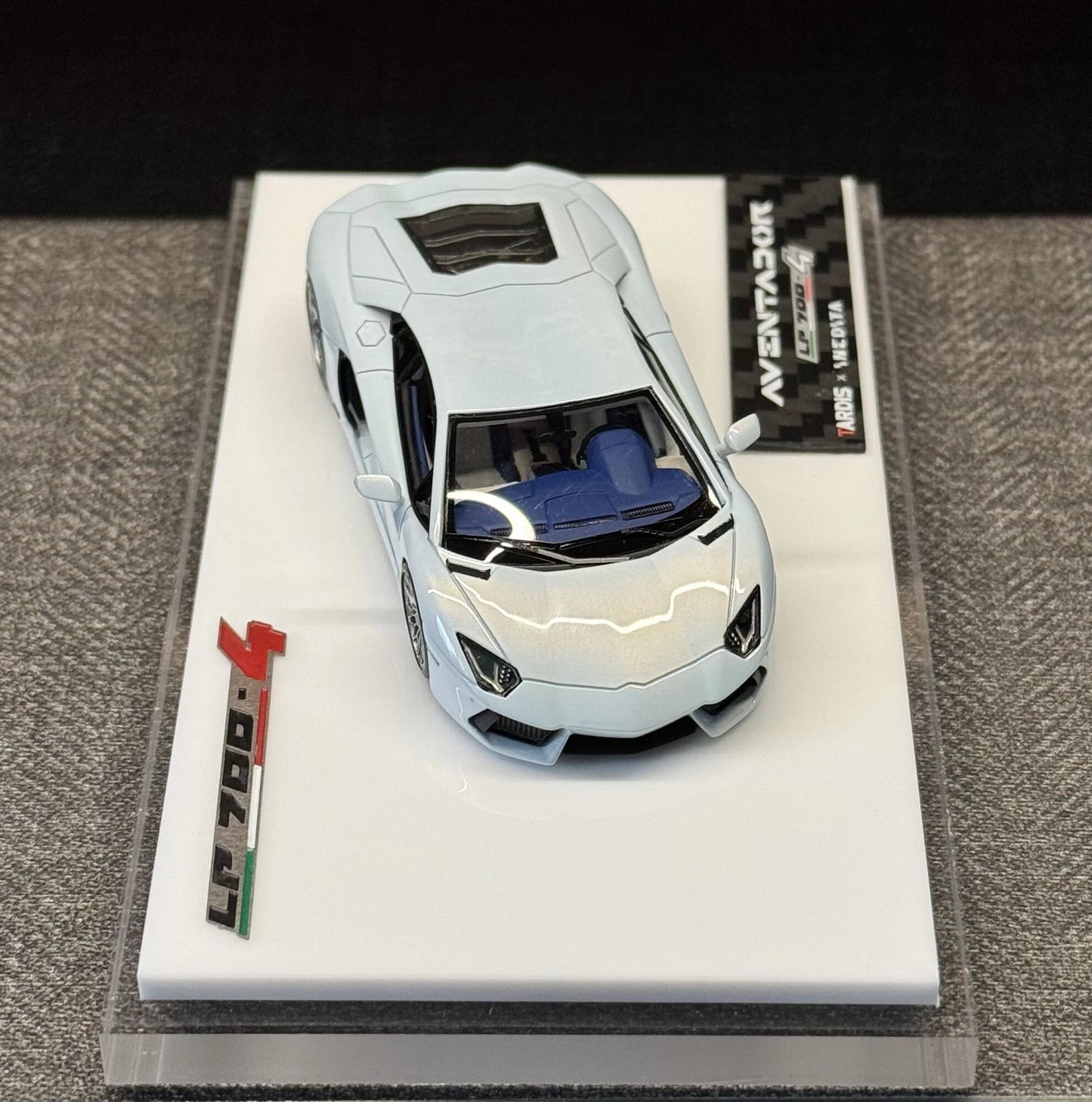 Tardis&INEDITA 1:64 AVENTADOR LP700 White moon glaze  Diecast Model Car Resin Limited edition New product