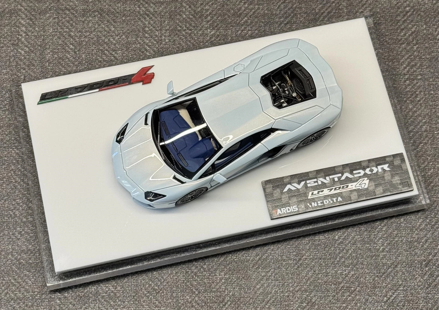 Tardis&INEDITA 1:64 AVENTADOR LP700 White moon glaze  Diecast Model Car Resin Limited edition New product