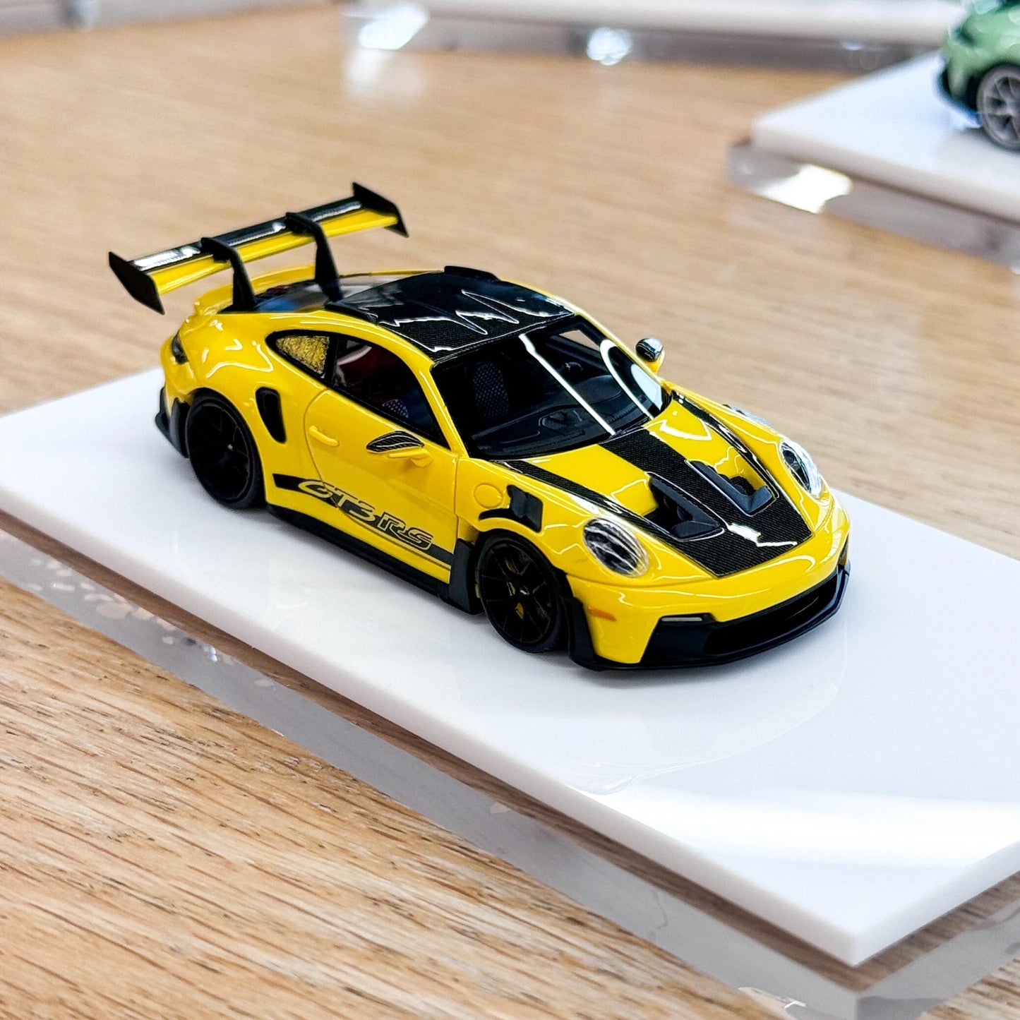Fuelme 1:64 911 992 gt3rs Diecast Model Car Resin Limited edition