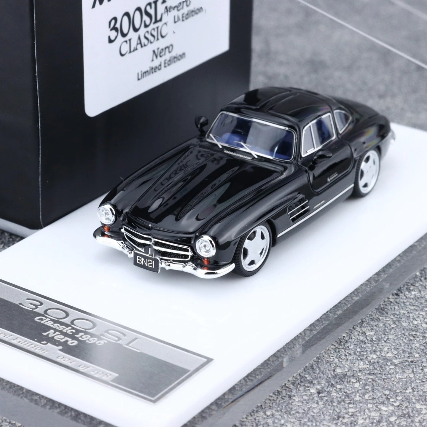 SCM/MY64 Model 300SL 1:64  Diecast Model Global limited